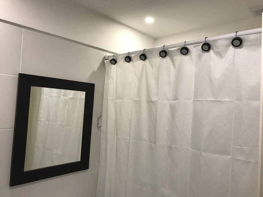 Suite In San Telmo Dormitorio En Suite Con Dos Banos Y Balcon A La Calle Буэнос-Айрес Экстерьер фото