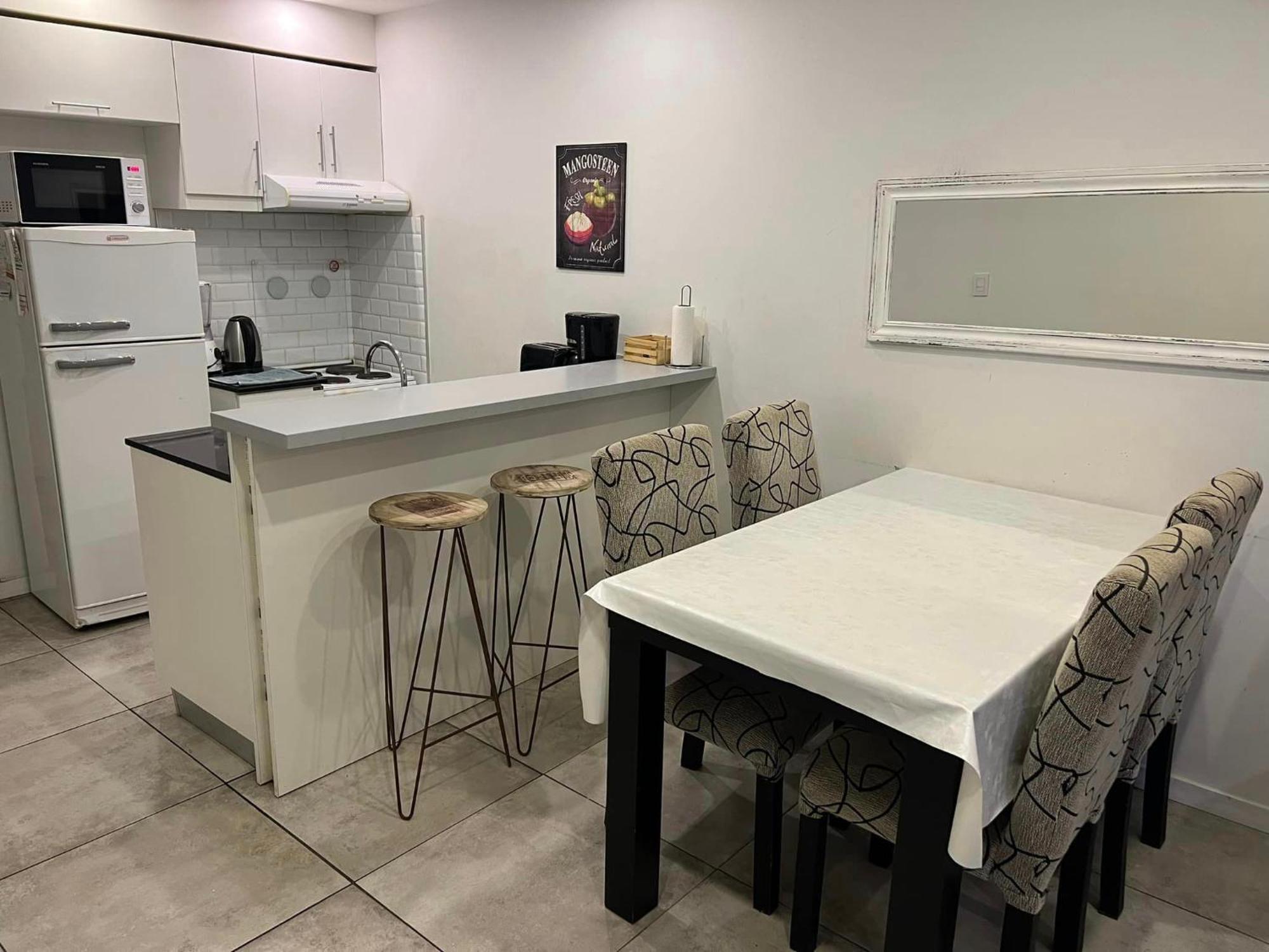 Suite In San Telmo Dormitorio En Suite Con Dos Banos Y Balcon A La Calle Буэнос-Айрес Экстерьер фото