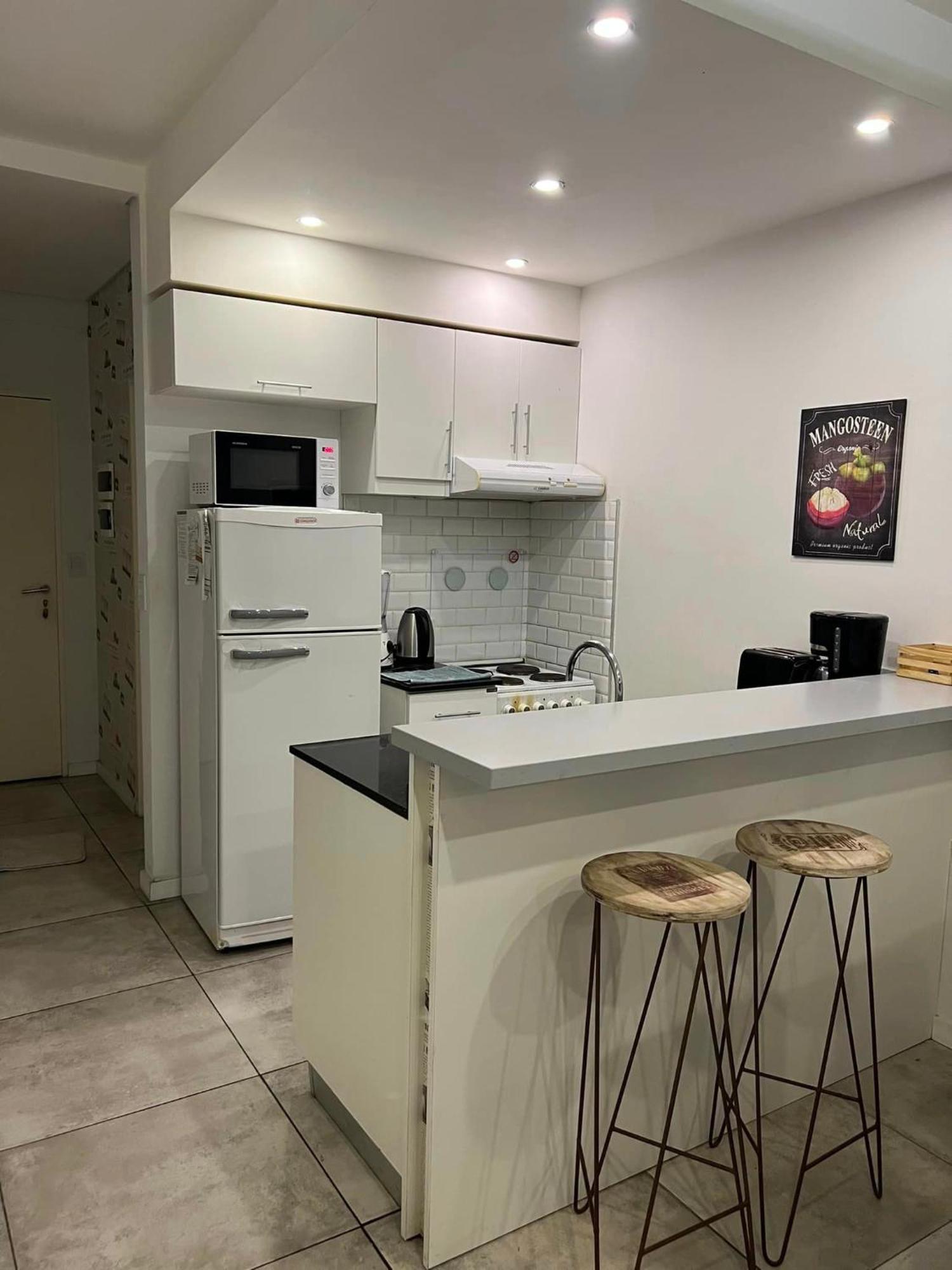 Suite In San Telmo Dormitorio En Suite Con Dos Banos Y Balcon A La Calle Буэнос-Айрес Экстерьер фото